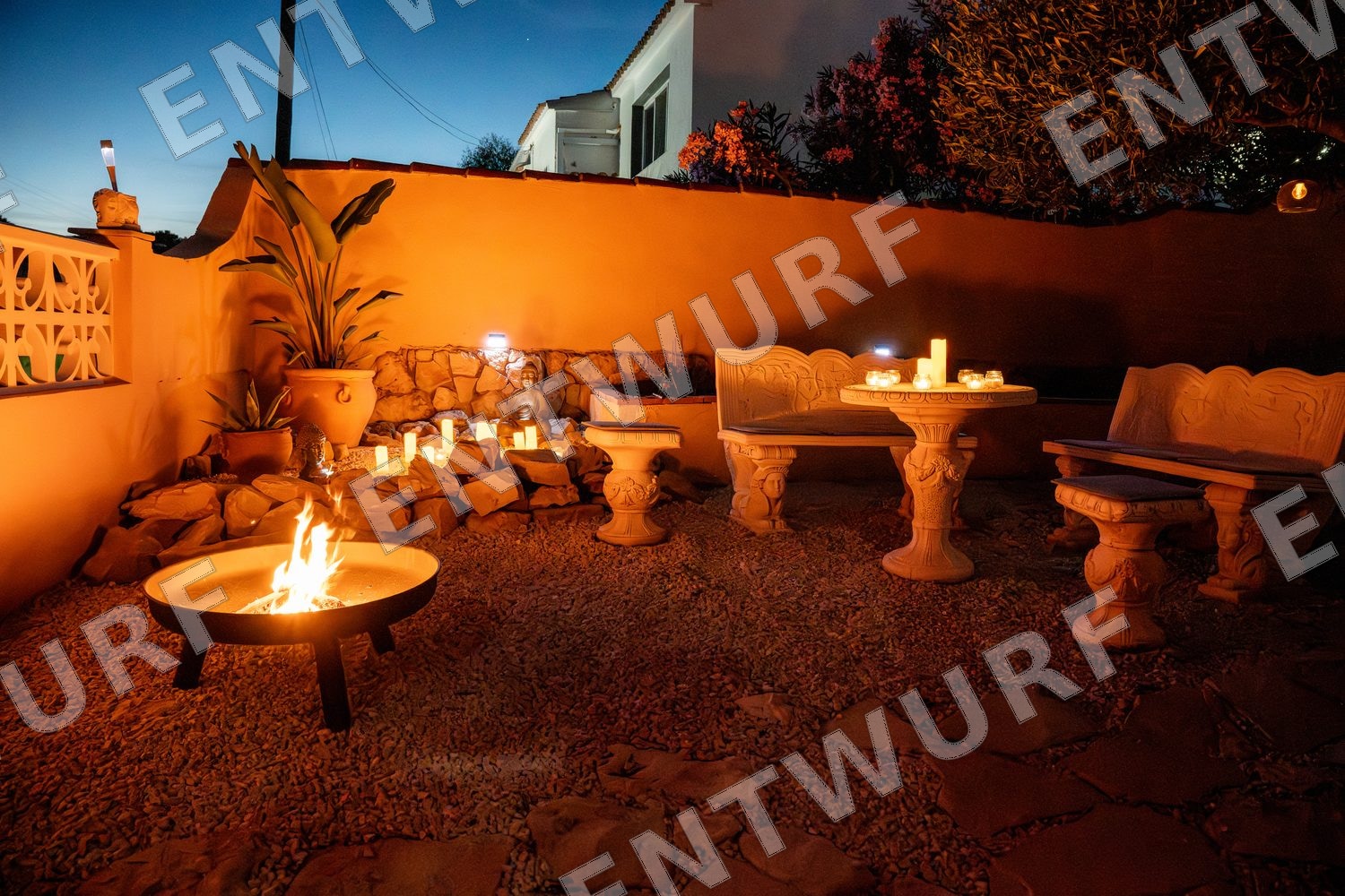 Feuerschale am Abend